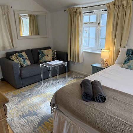 Private Entry Guesthouse Hideaway Hordle Exteriör bild