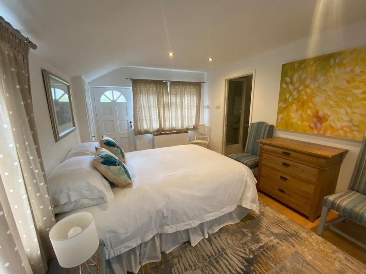 Private Entry Guesthouse Hideaway Hordle Exteriör bild