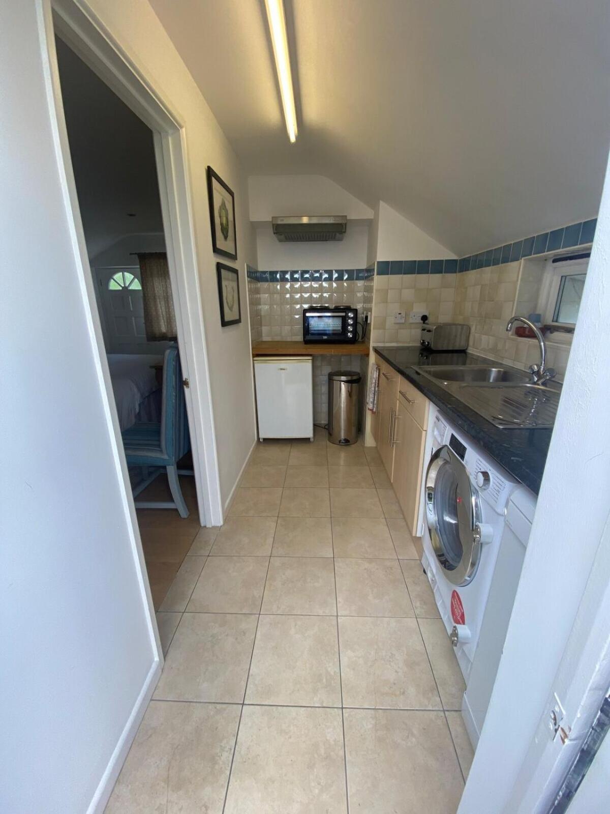 Private Entry Guesthouse Hideaway Hordle Exteriör bild
