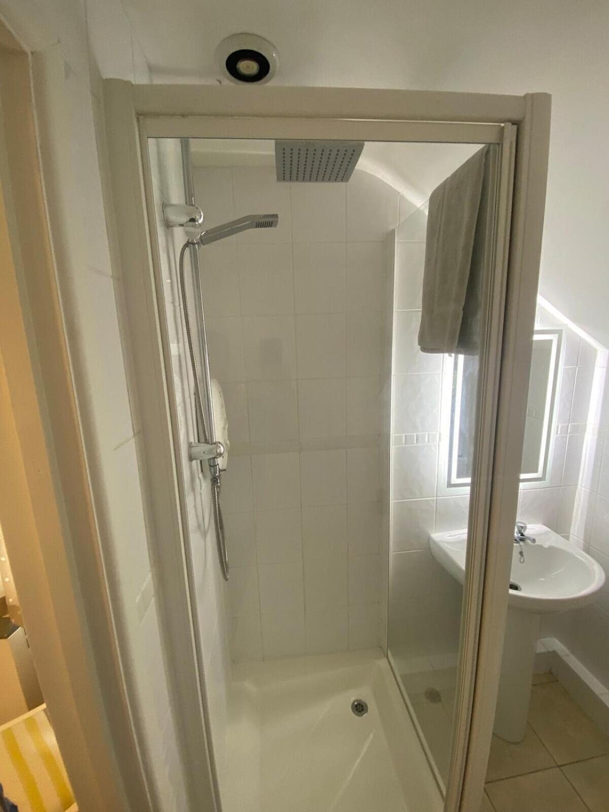 Private Entry Guesthouse Hideaway Hordle Exteriör bild