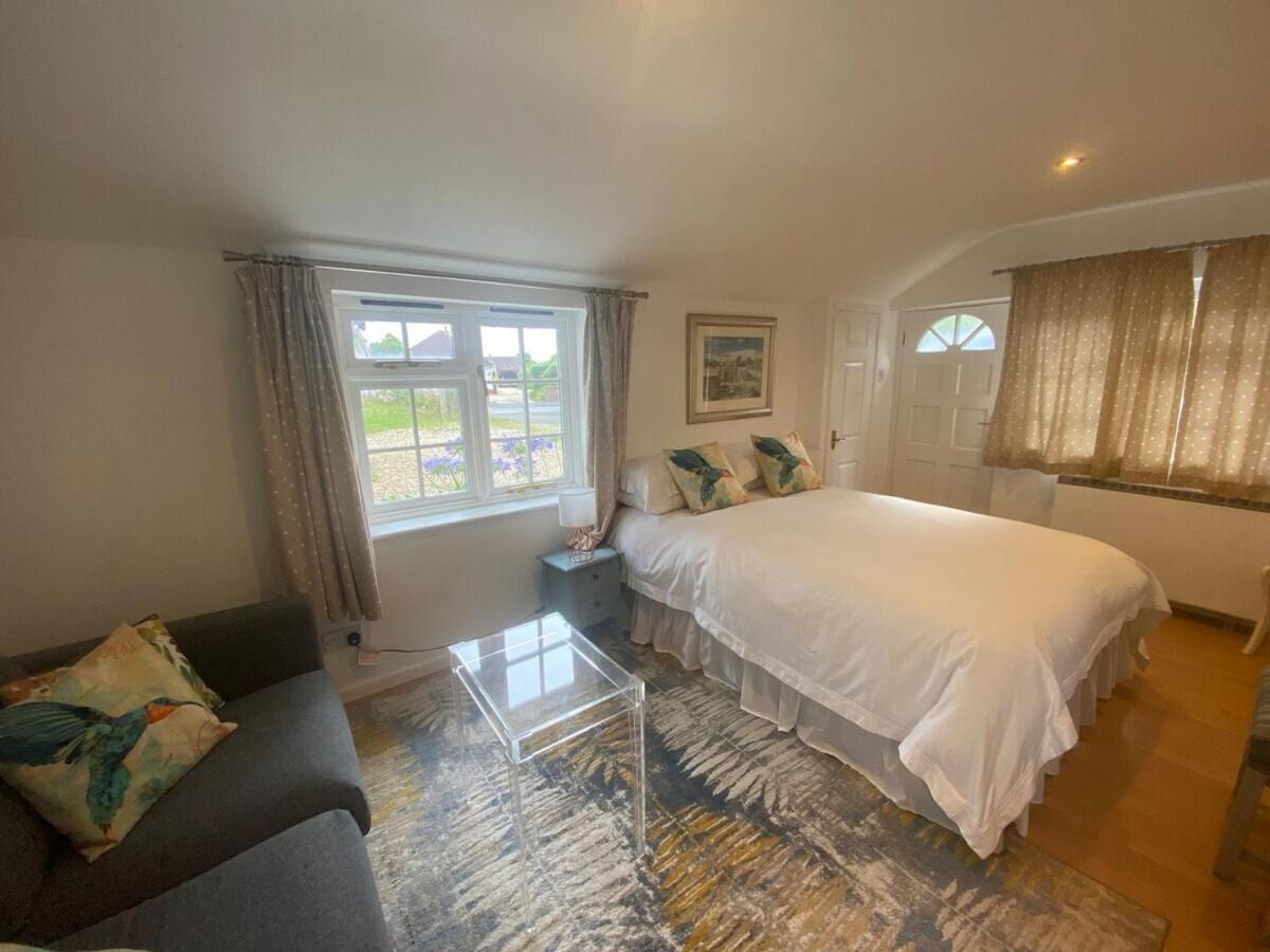 Private Entry Guesthouse Hideaway Hordle Exteriör bild