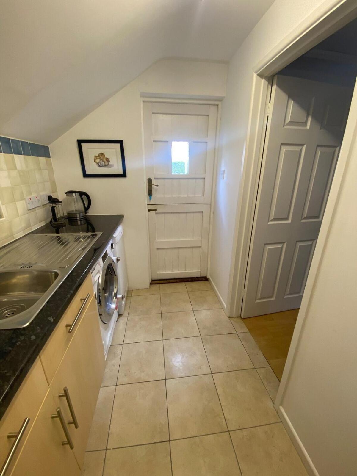 Private Entry Guesthouse Hideaway Hordle Exteriör bild