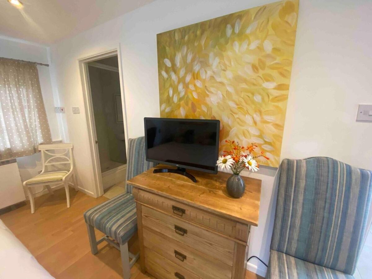Private Entry Guesthouse Hideaway Hordle Exteriör bild