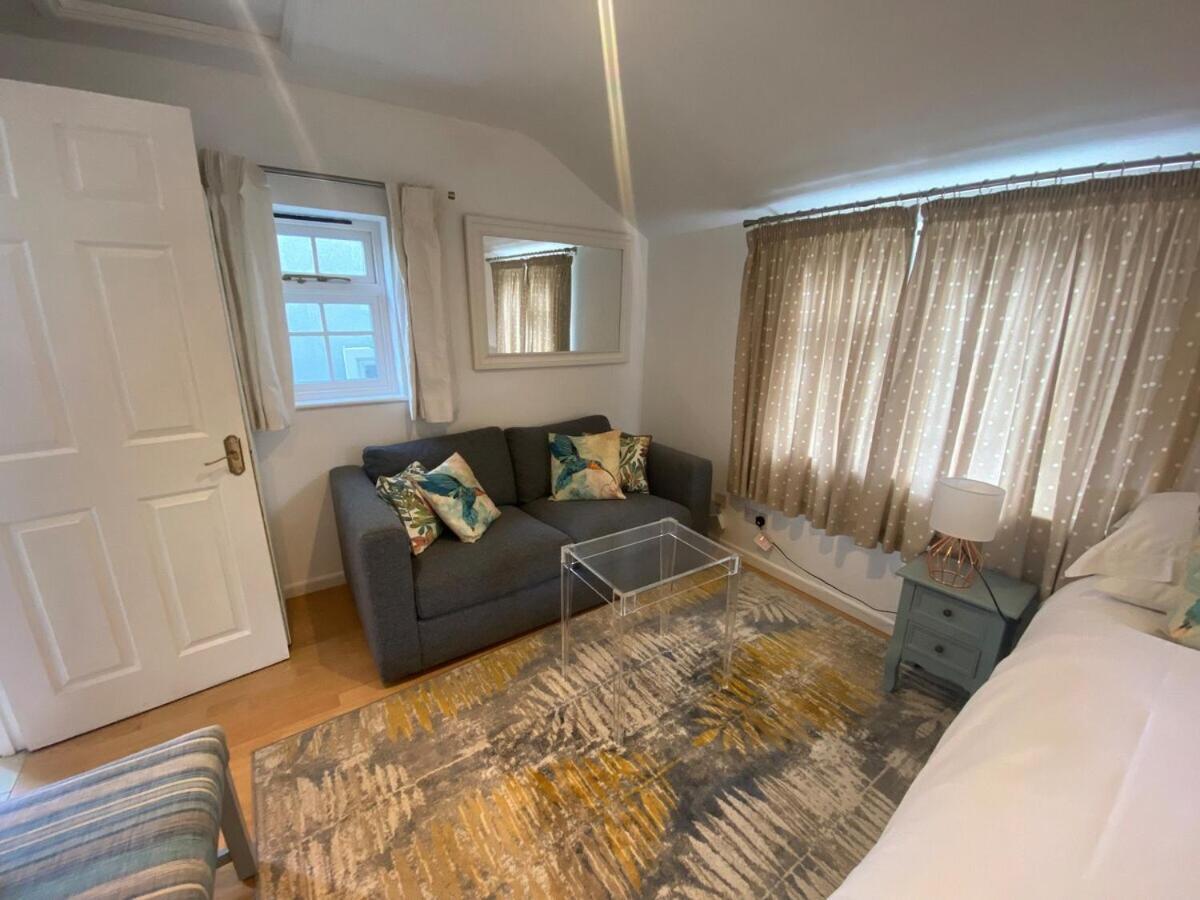 Private Entry Guesthouse Hideaway Hordle Exteriör bild