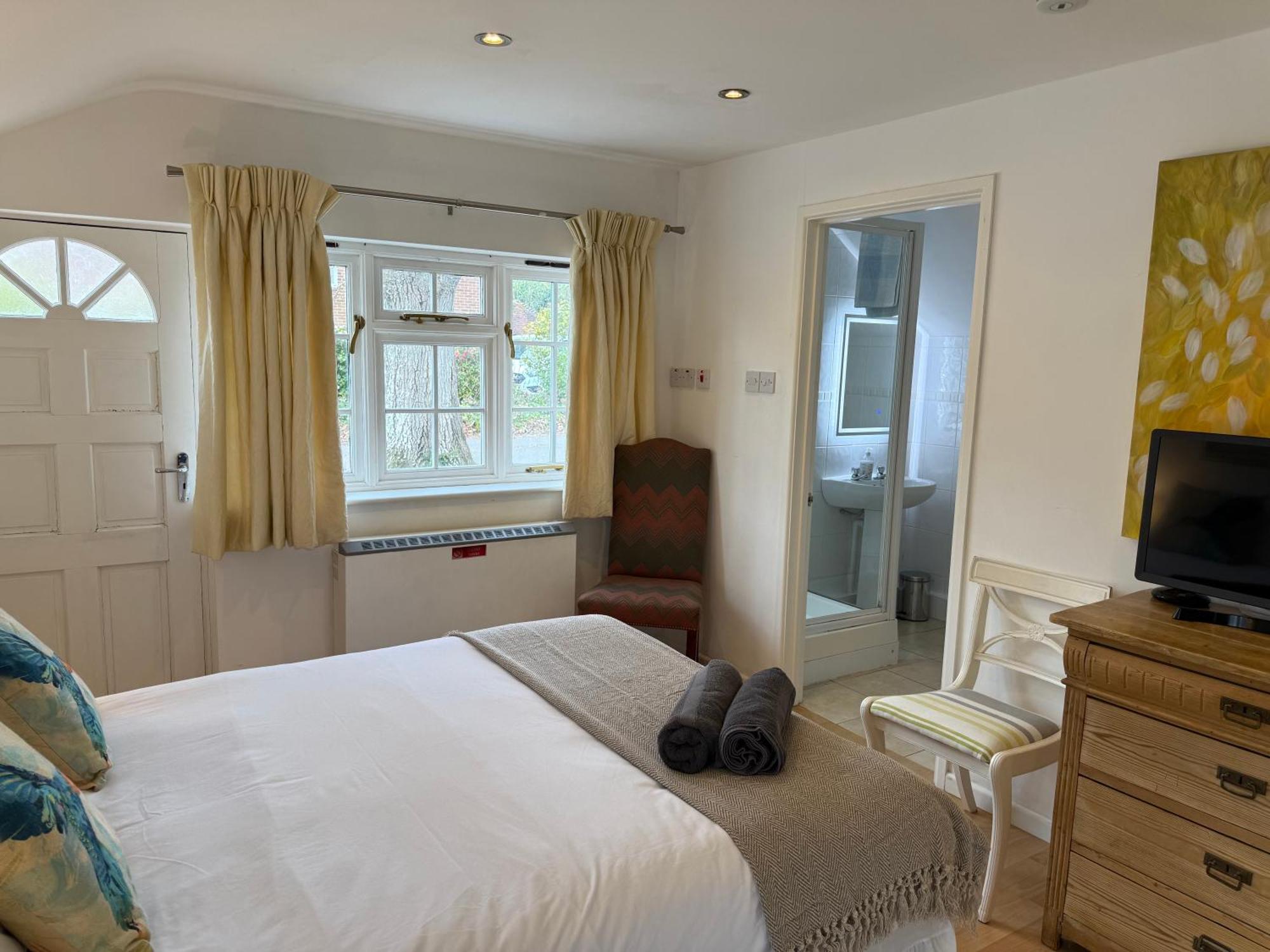 Private Entry Guesthouse Hideaway Hordle Exteriör bild